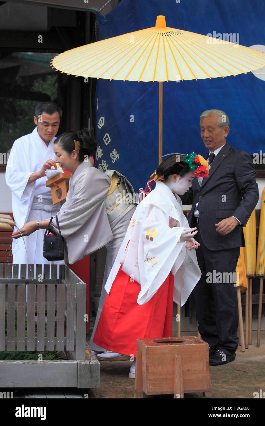 Japan, Kyoto, Zuiki festival, purification ceremony, Kitano Tenmangu