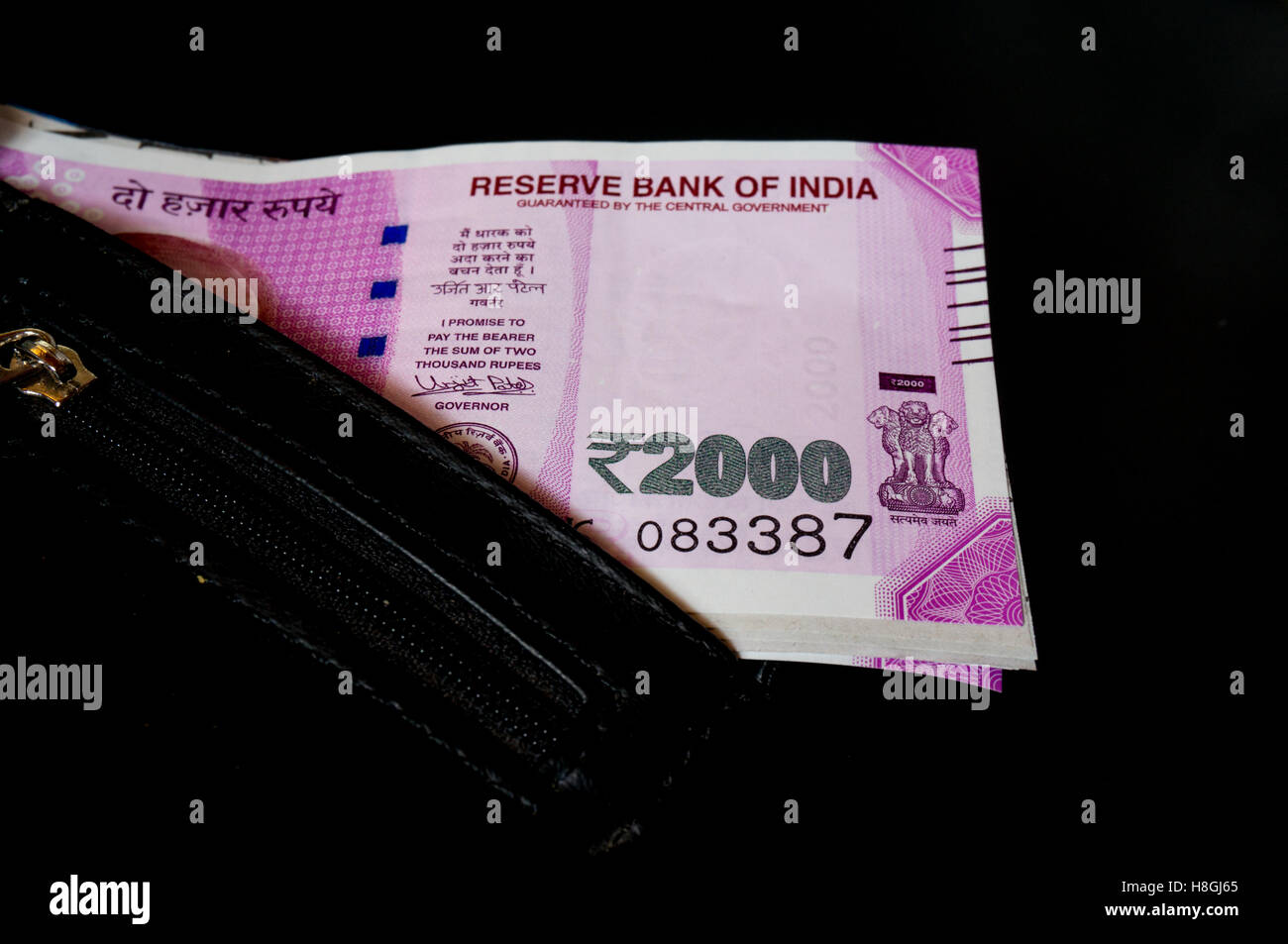 Top View Of New Indian Currency Notes Of 2000 With Mobile Phone Wallet And  Credit Cards High-Res Stock Photo - Getty Images