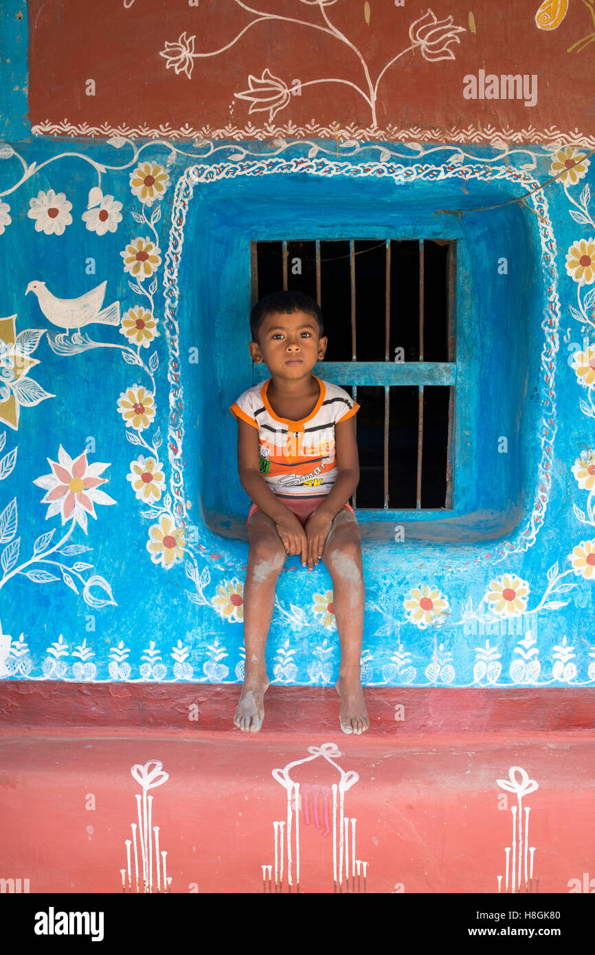 North Bengal, Bangladesh. 11th November, 2016. A child sitting in front of their window in North Bengal in Bangladesh, on November 10, 2016. lifestyle and view of houses of a rural village in Bangladesh. These houses are made by mud and  the walls are beautifully painted using natural colours and the interiors.Santal tribe and hindu people are living these houses.The village paintings are considered auspicious symbols related to fertility and fecundity being painted on the walls. Credit:  zakir hossain chowdhury zakir/Alamy Live News Stock Photo