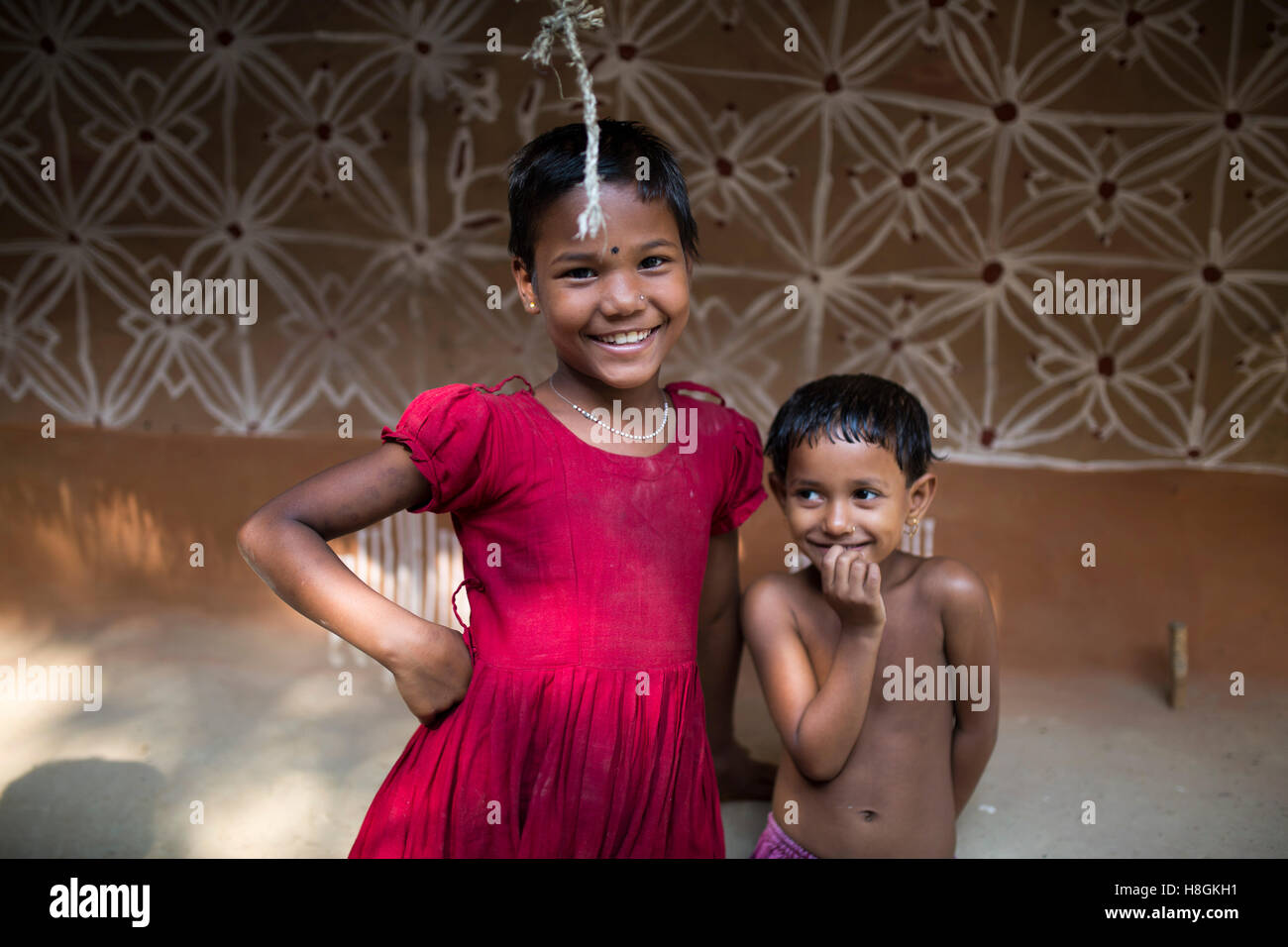 North Bengal, Bangladesh. 11th November, 2016. Children of a rural village in North Bengal in Bangladesh, on November 10, 2016. lifestyle and view of houses of a rural village in Bangladesh. These houses are made by mud and  the walls are beautifully painted using natural colours and the interiors.Santal tribe and hindu people are living these houses.The village paintings are considered auspicious symbols related to fertility and fecundity being painted on the walls. Credit:  zakir hossain chowdhury zakir/Alamy Live News Stock Photo