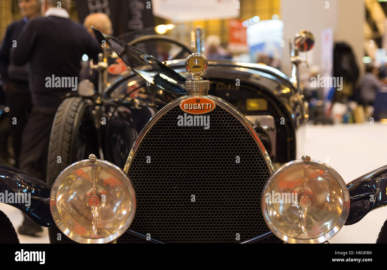 Birmingham, UK. 12th November 2016. Classic Cars on display at the