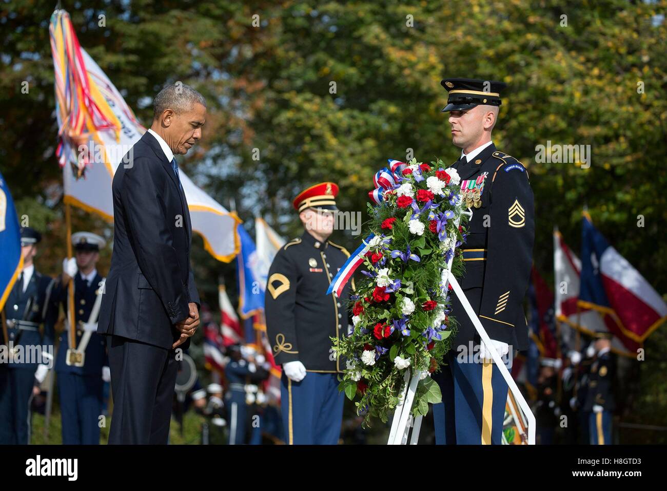 U.S. President Barack Obama with Major General Bradley A. Becker, Commanding General U.S. Army Military District of Washington, places a wreath at the Tomb of the Unknown Soldier in Arlington National Cemetery November 11, 2016 in Arlington, Virginia. Stock Photo