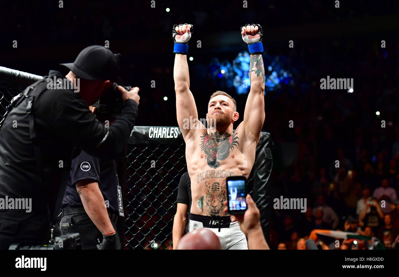 Conor mcgregor eddie alvarez hi-res stock photography and images - Alamy