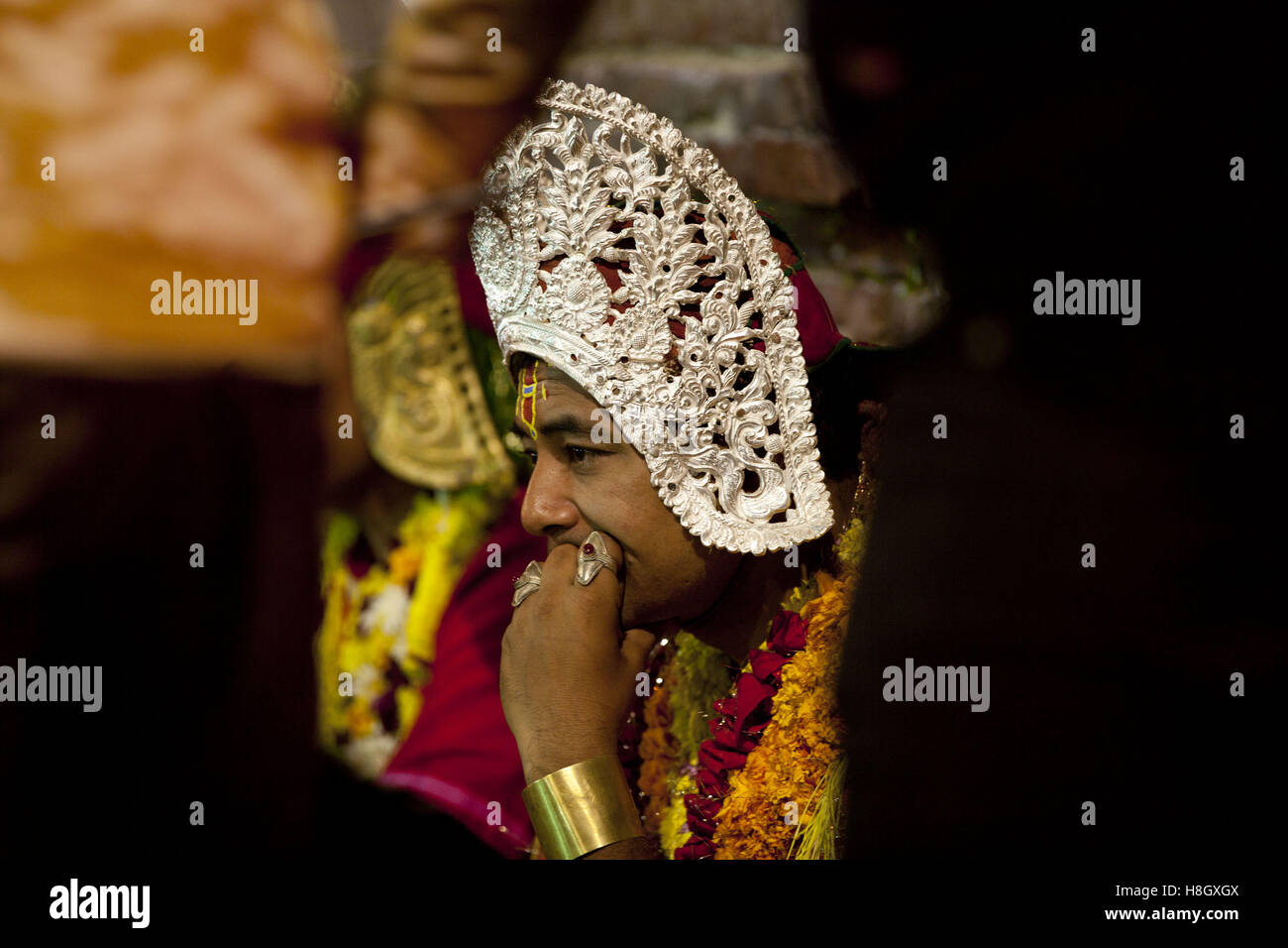 Kathmandu, Nepal. 12th Nov, 2016. A Nepalese artist in traditional attire gets ready to perform during the Kartik Naach Festival in Lalitpur, Nepal, Nov. 12, 2016. The Kartik Naach is an annual dance and drama festival celebrated in the Hindu lunar calendar month of Kartik. © Pratap Thapa/Xinhua/Alamy Live News Stock Photo