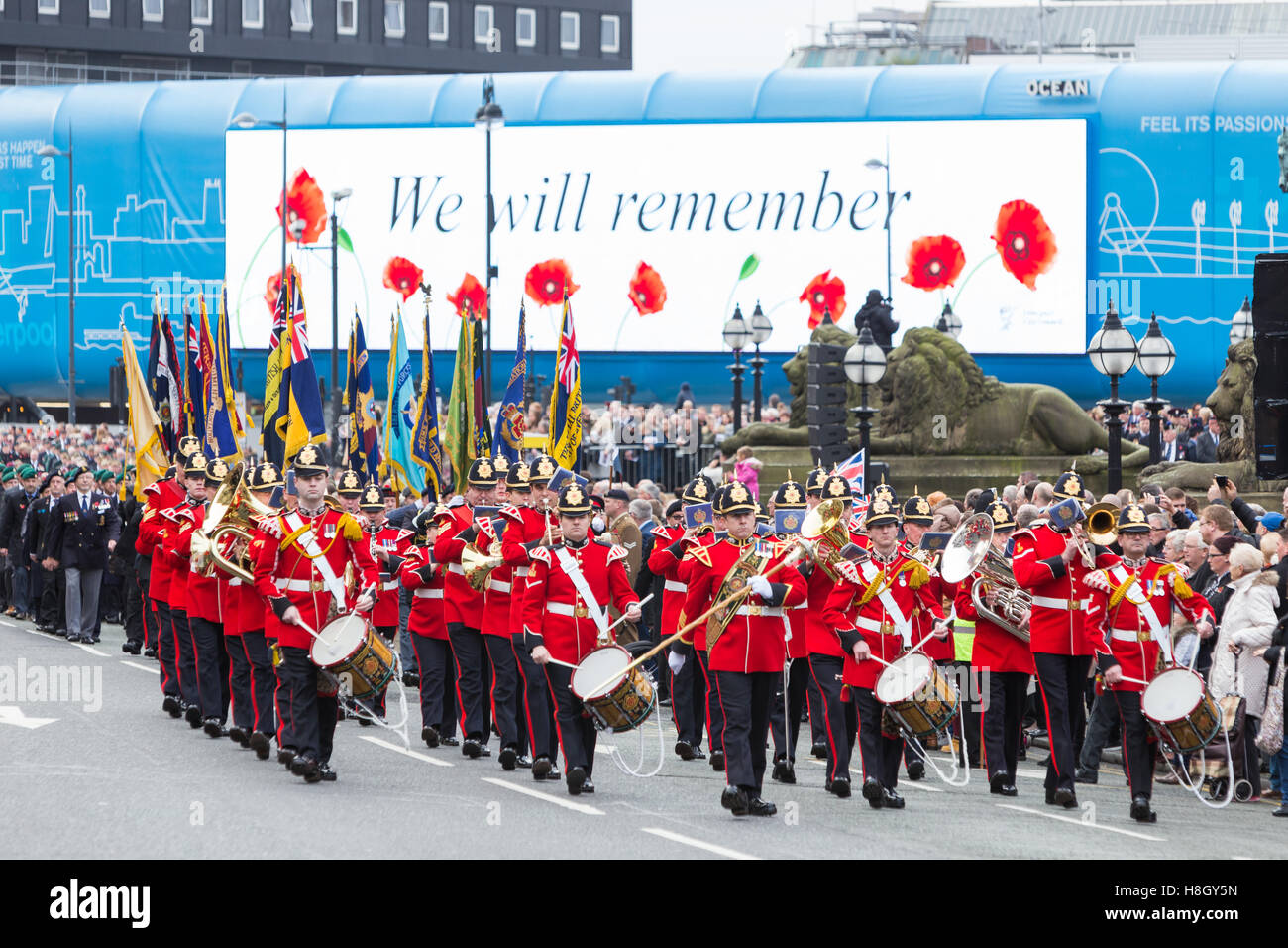 Liverpool, UK. 13th Nov, 2016. Thousands attend a Remembrance Sunday service outside St George's Hall in Liverpool on Sunday November 13, 2016. Credit:  Christopher Middleton/Alamy Live News Stock Photo
