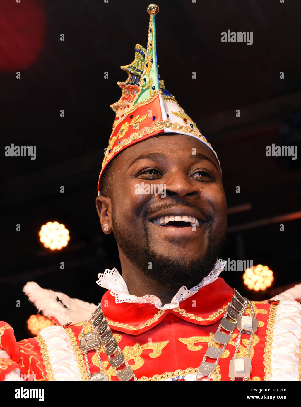 Ratingen, Germany. 12th Nov, 2016. The Carneval's prince Samuel Awasum, Prince Samuel I. of Ratingen stands before the official election in the city hall of Ratingen, Germany, 12 November 2016. Both people have Cameroonian ancestry. Photo: Horst Ossinger/dpa/Alamy Live News Stock Photo
