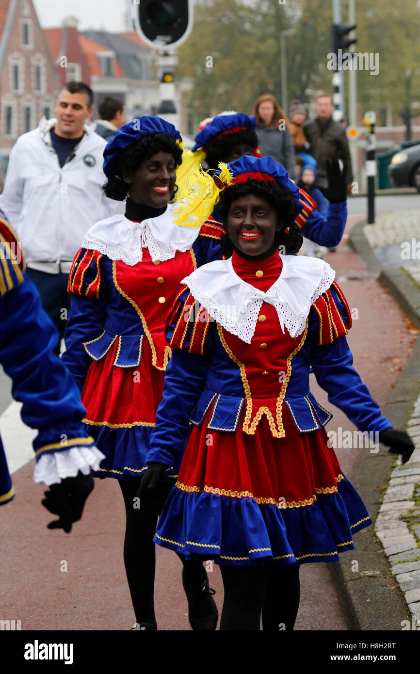 Haarlem, Netherlands. 13th Nov, 2016. People playing Zwarte Piet (Black  Piet) in Haarlem, the Netherlands. The annual 'Intocht van Sinterklaas'  (the arrival of St Nicholas) event sees a person portraying St Nicholas