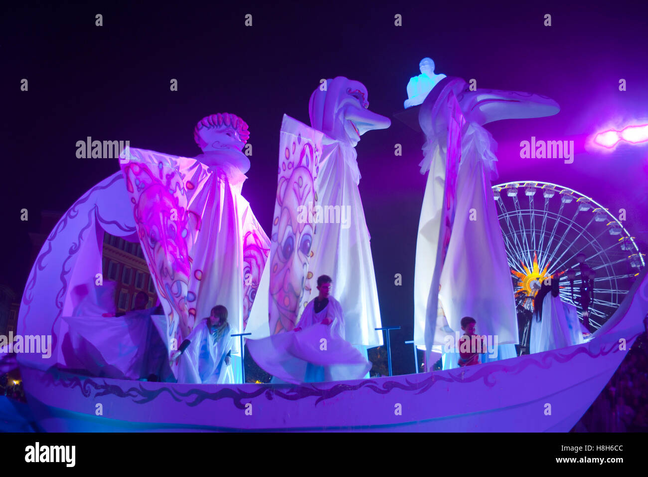 Frankreich, Cote d Azur, Nizza, Karneval, Festumzug am Abend mit riesiegen beweglichen Figuren Stock Photo
