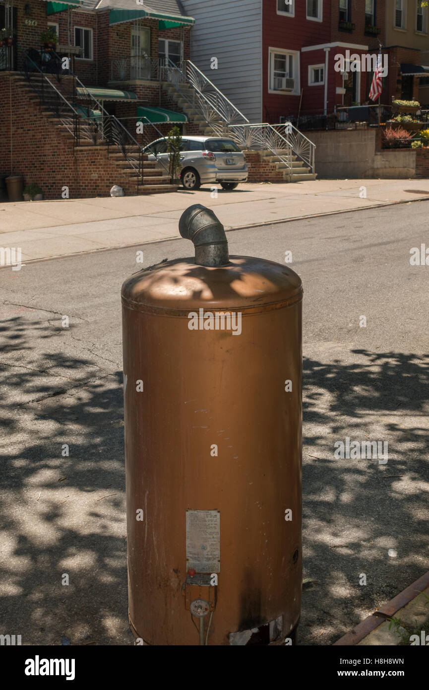 Nyc trash hires stock photography and images Alamy