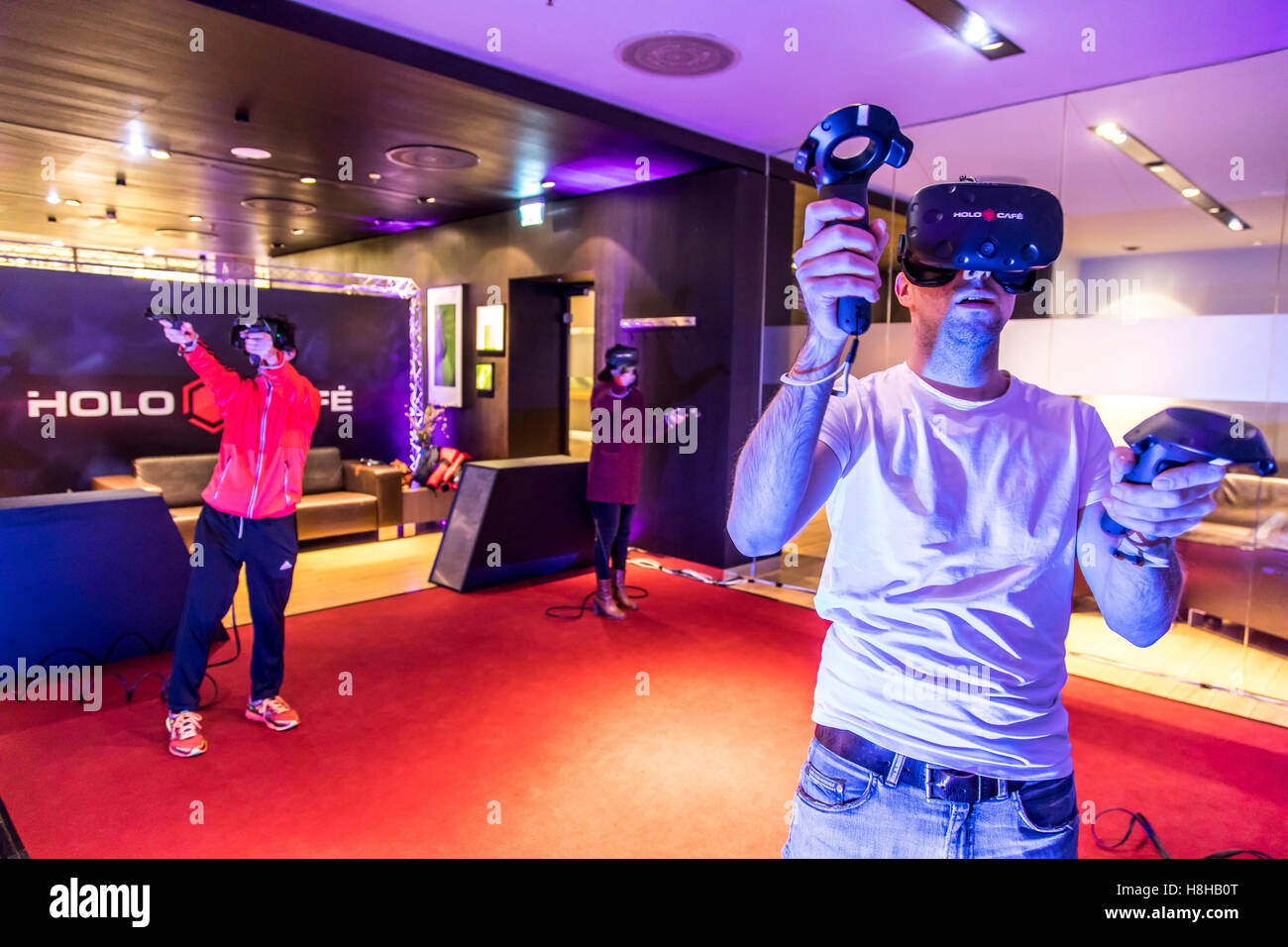 Htc vive vr cafe hi-res stock photography and images - Alamy