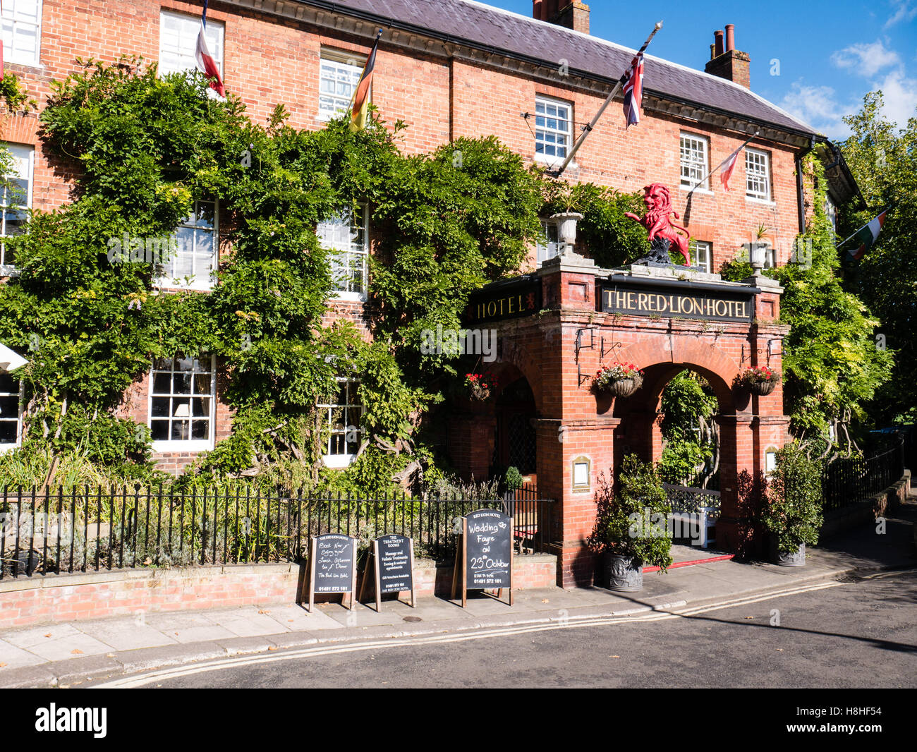 The Red Lion Hotel, Henley Upon Thames, Oxfordshire, England, UK, GB. Stock Photo