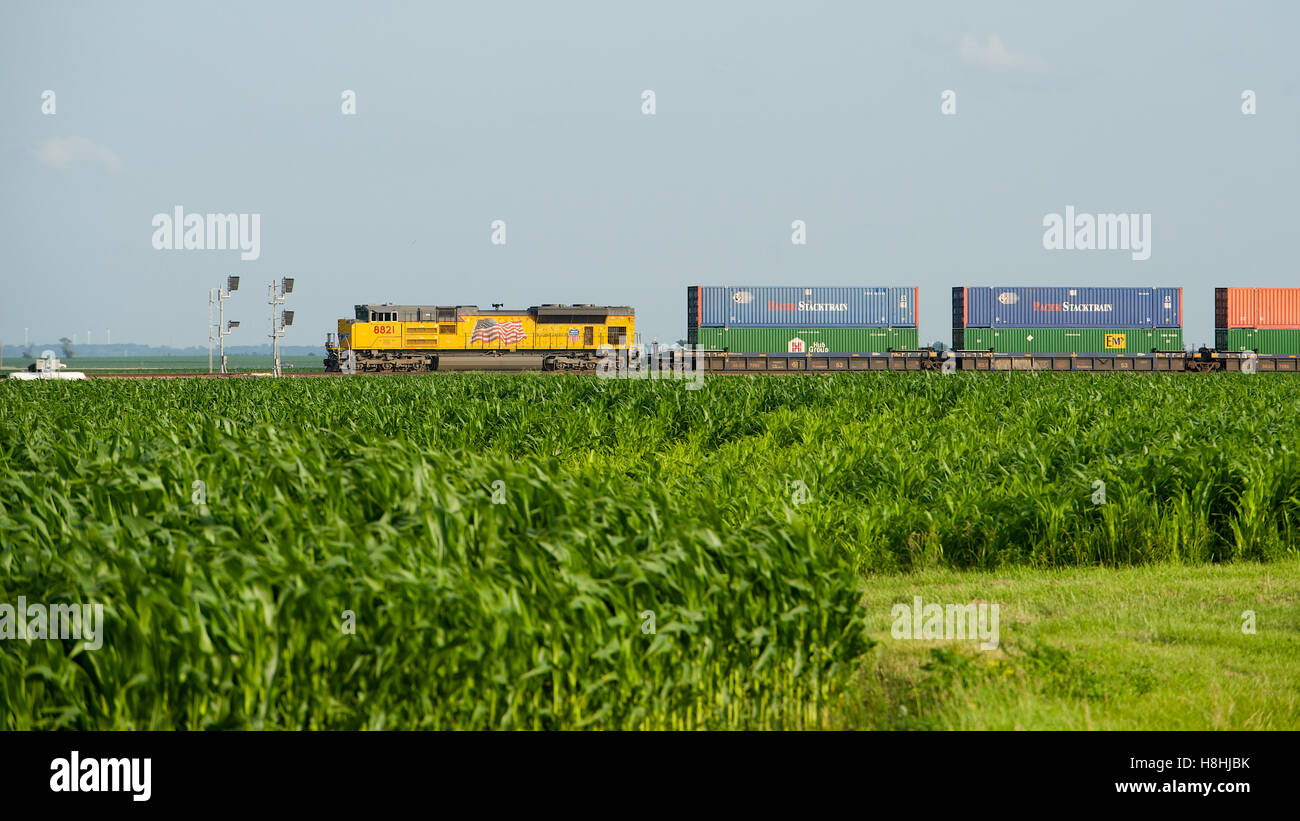 Union Pacific Double-Stack container train approaching Rochelle, Illinois, USA Stock Photo