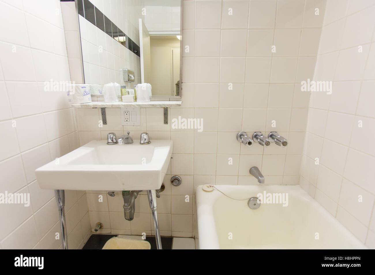 En-suite bathroom at the Hotel Pennsylvania, 7th Ave, New York City, United States of America. Stock Photo