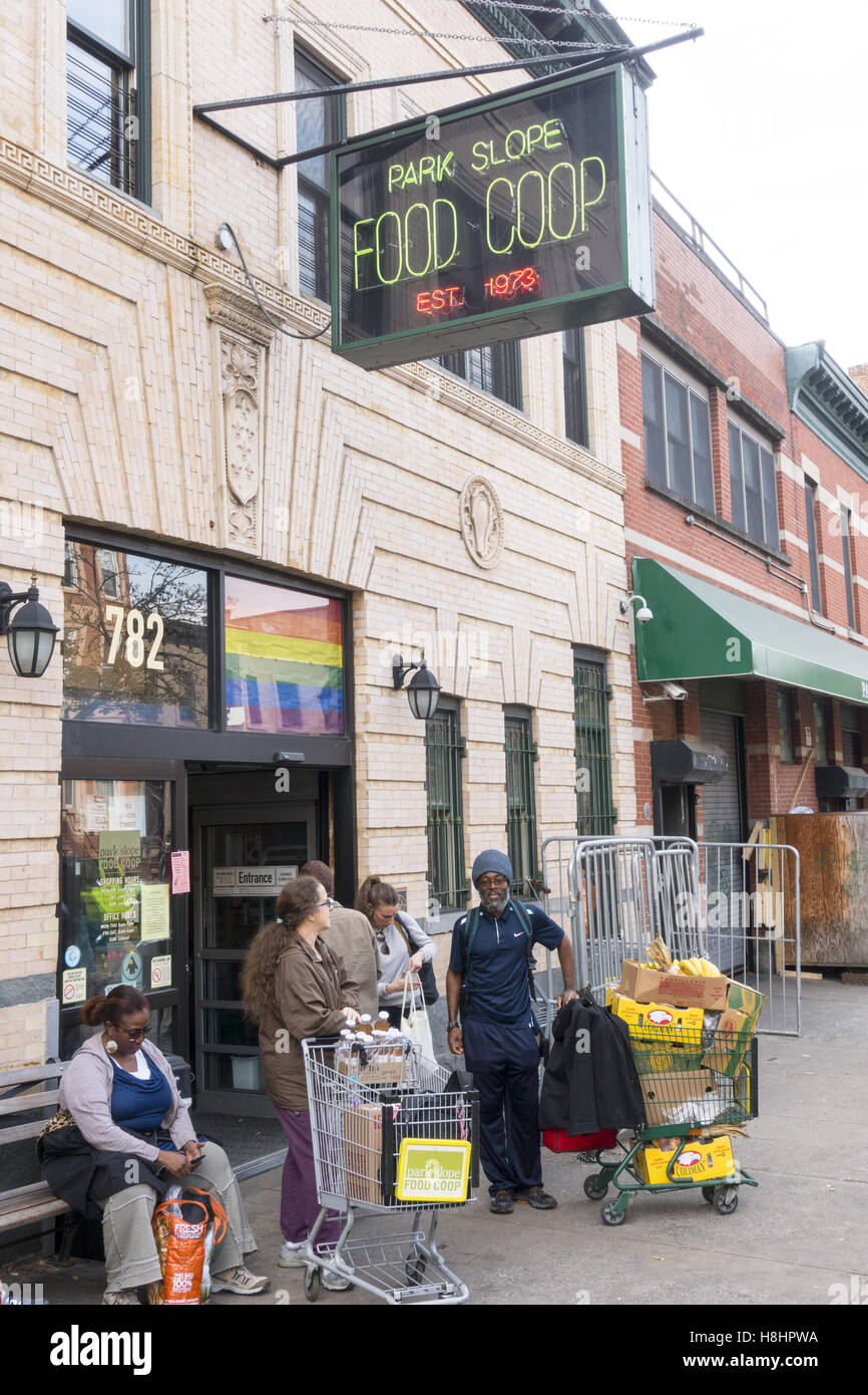 People shopping at the Park Slope Food Coop in Park SLope, Brooklyn, NY
