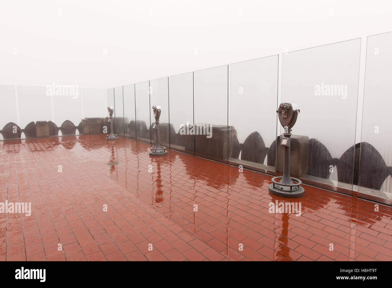 Thick fog over city hi-res stock photography and images - Alamy