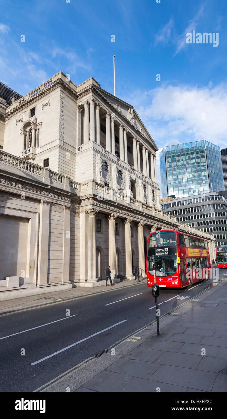 Side view of the Bank of England, Central Bank of the UK, with iconic London Bus and Threadneedle street in view. Stock Photo
