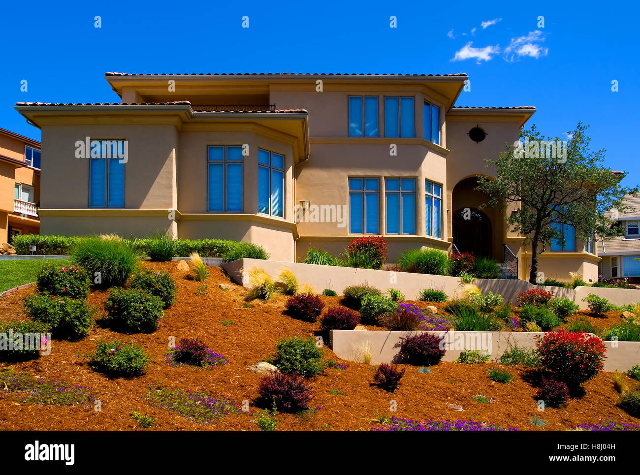 House on a hill hi-res stock photography and images - Alamy