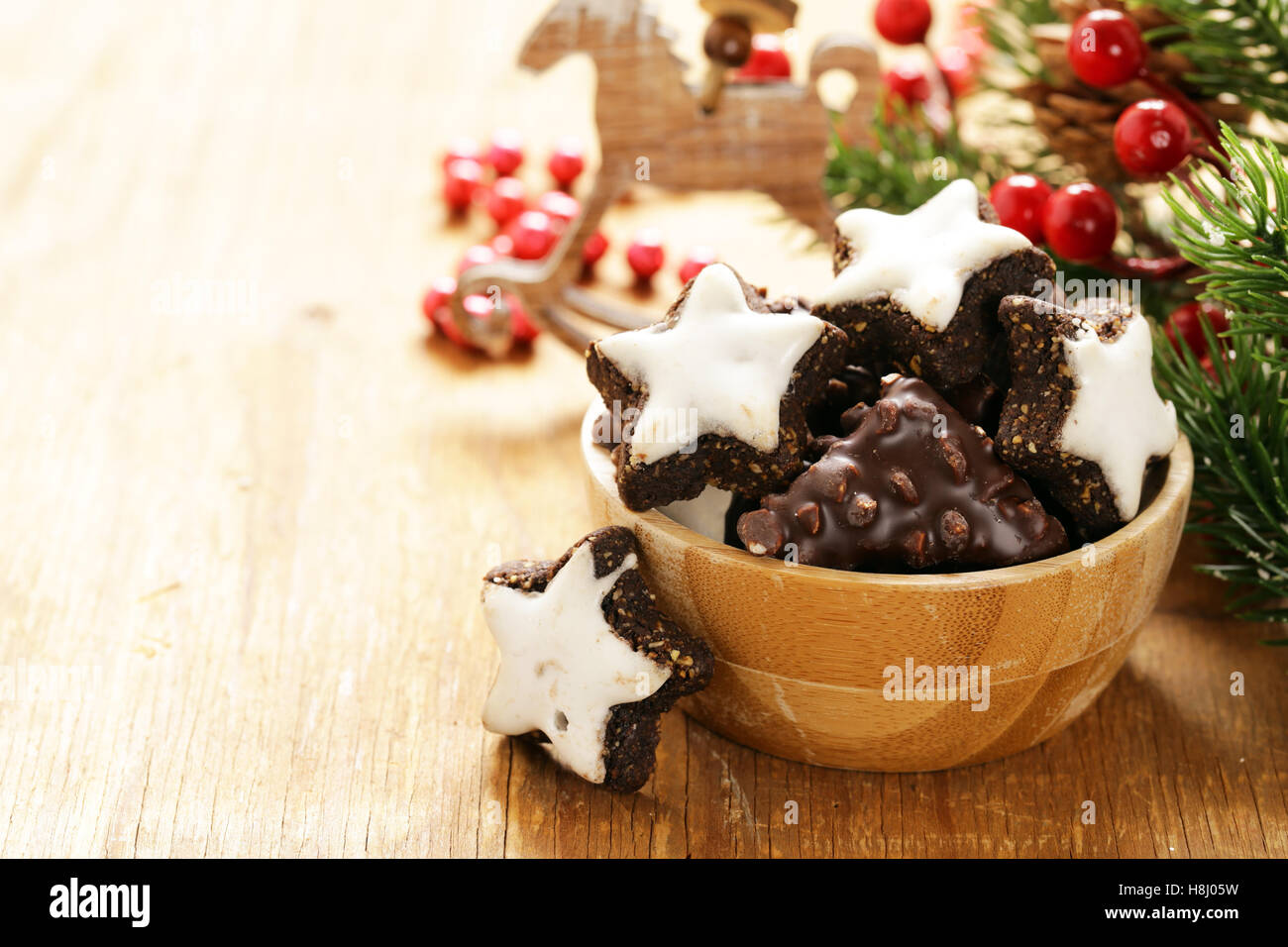 Traditional Christmas sweet gingerbread cookies with spices Stock Photo Alamy