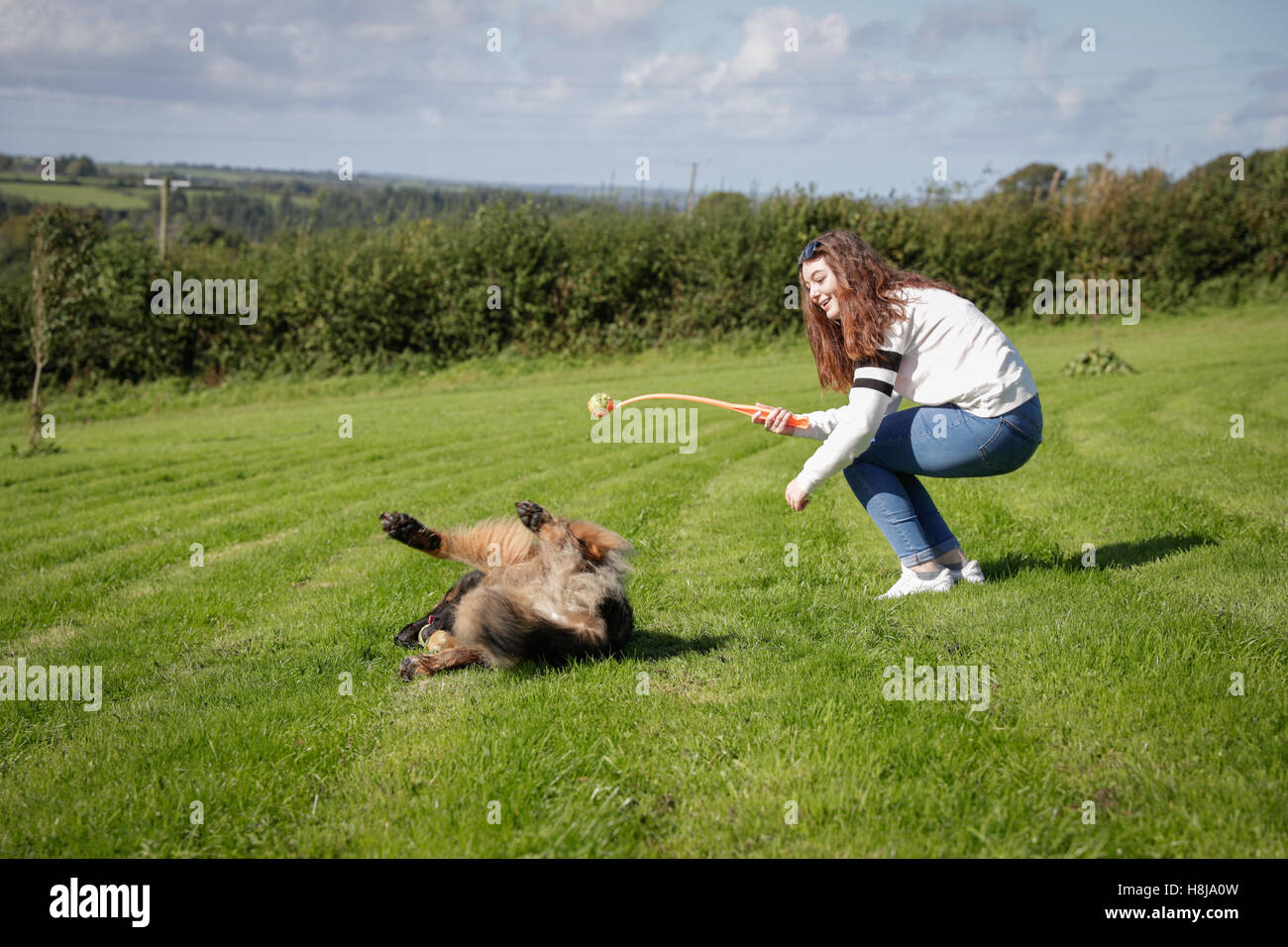 Girl throw ball hires stock photography and images Alamy