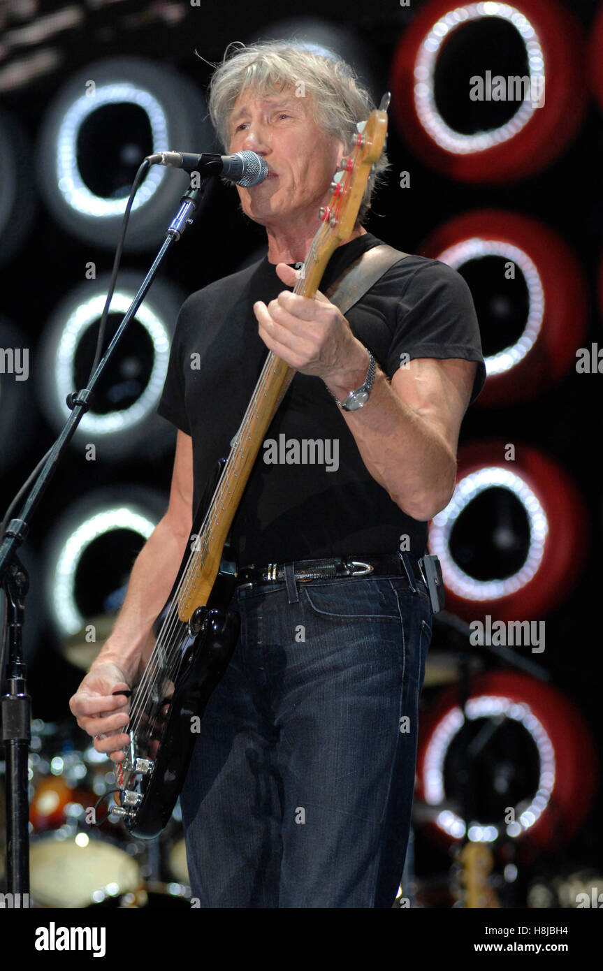 Roger Waters performing at Live Earth New York at Giants Stadium in East Rutherford, New Jersey.  July 7, 2007 © David Atlas / MediaPunch Ltd. Stock Photo