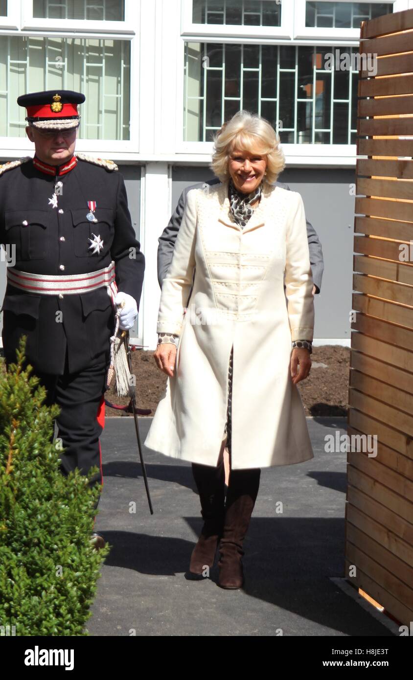 HRH The Duchess of Cornwall visits the MAGGIES Centre, Christie Hospital, Manchester April 2016 Stock Photo