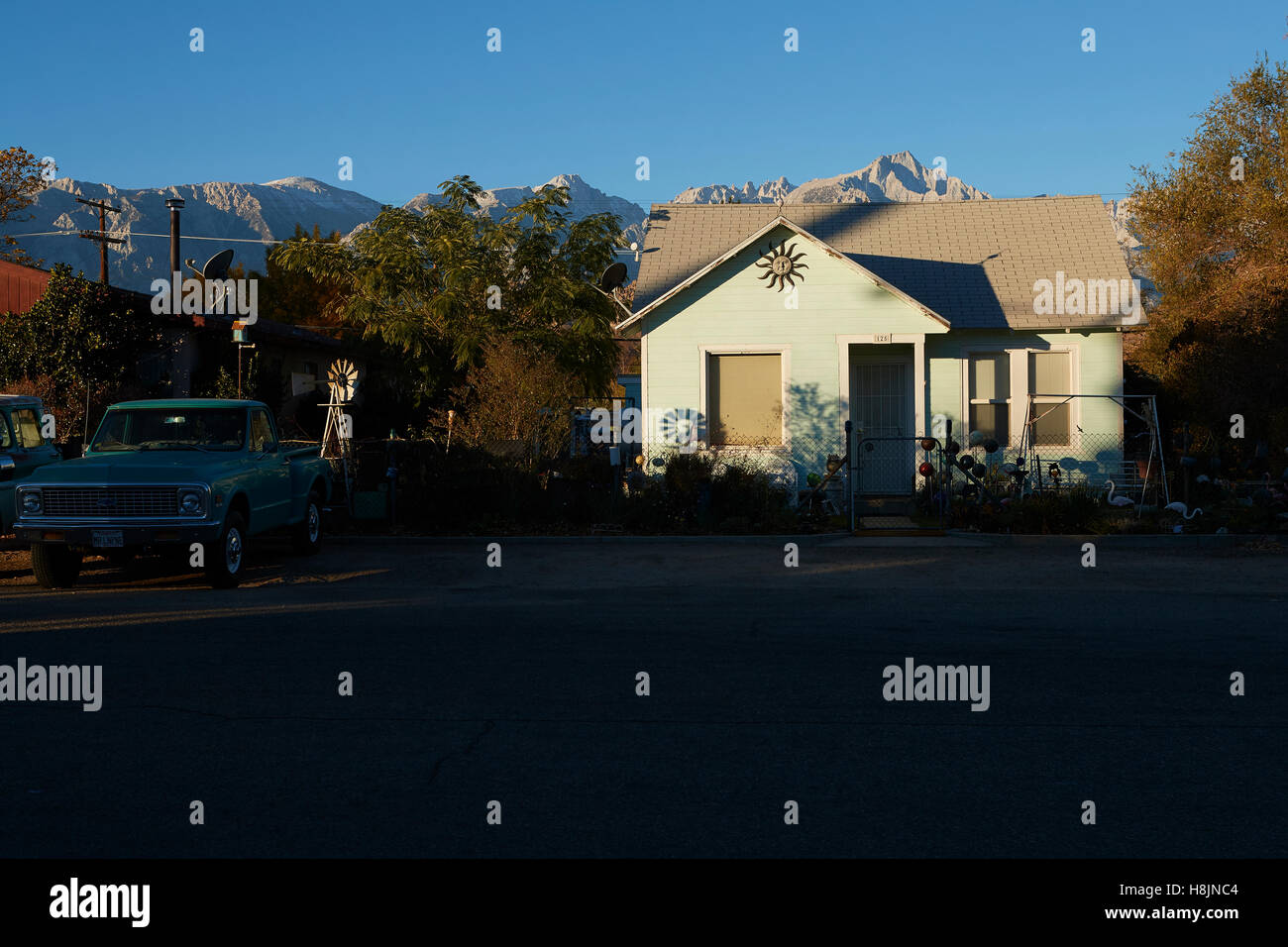 A Rustic Family House With The Sierra Nevada Mountains Behind In Lone