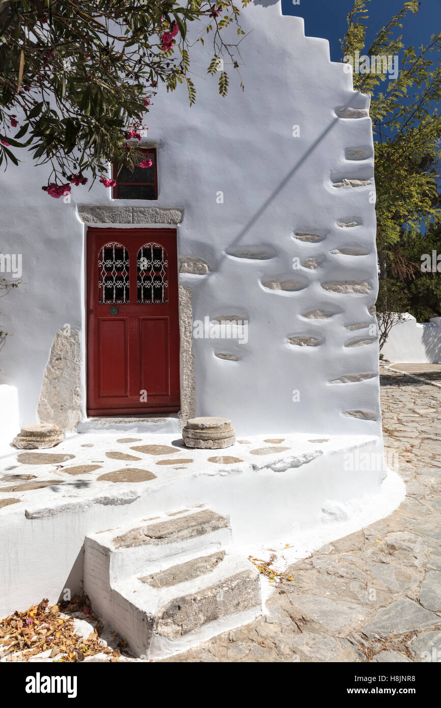 Whitewashed house in the village of Chora (Hora) on the Greek island of Amorgos in the Cyclades Stock Photo