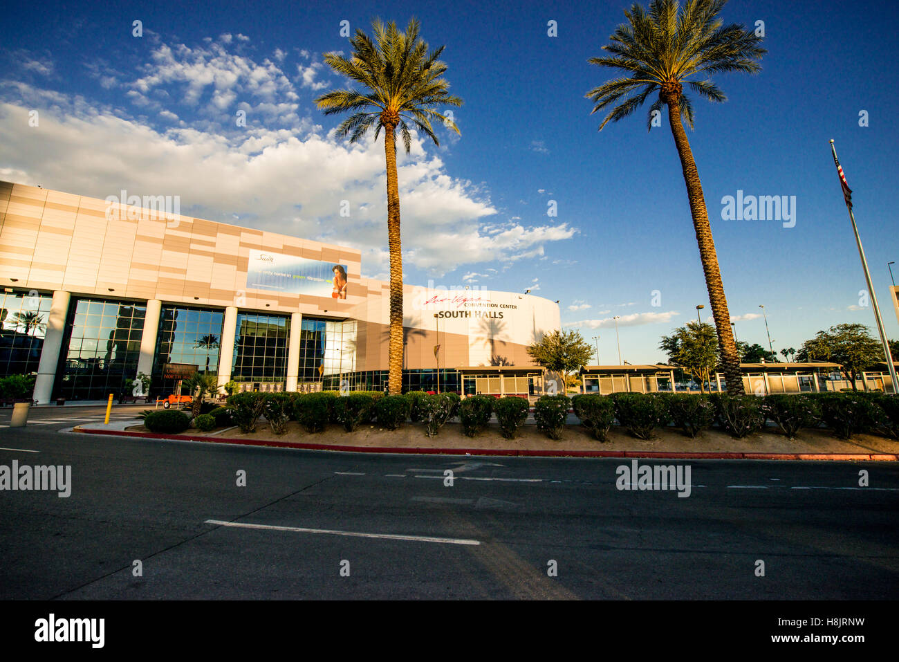 Western Entrance Parking Lot Roadway Hi res Stock Photography And western-entrance-parking-lot-roadway-hi-res-stock-photography-and