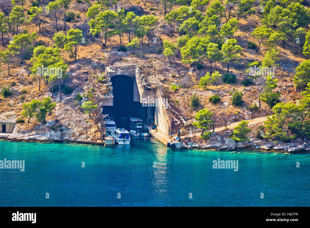 Brač goli turist THE 15