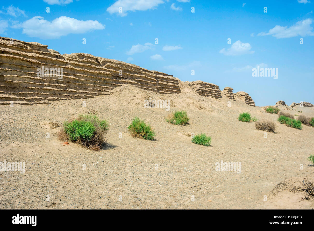 Chinese great wall in Gobi desert, Dunhuang, China Stock Photo Alamy