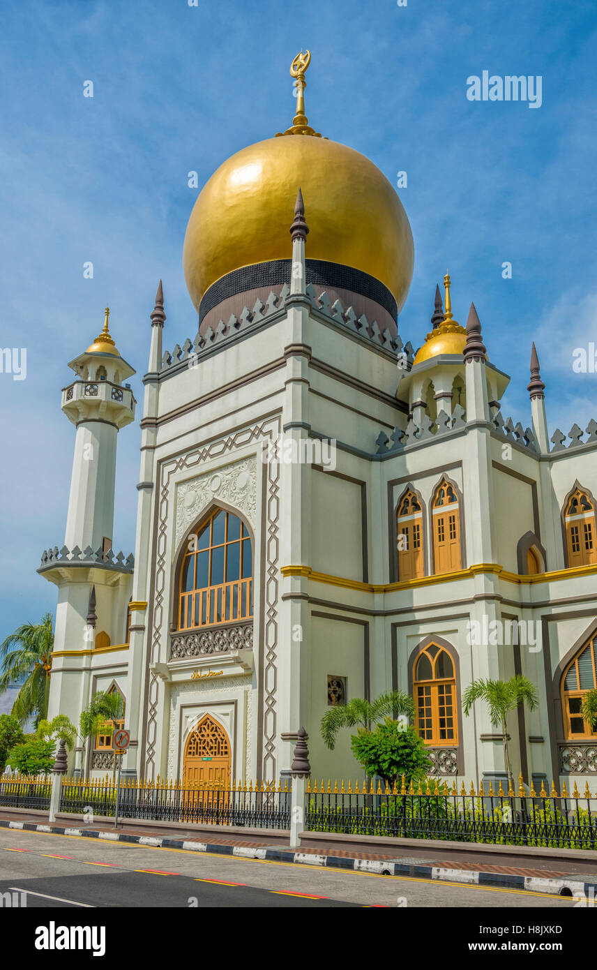 Masjid Sultan / Sultan Mosque at Muscat Street in Kampong Glam, Singapore Stock Photo