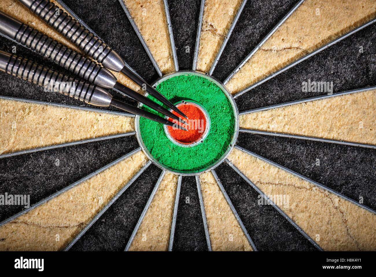 Three darts lying on dartboard hires stock photography and images Alamy