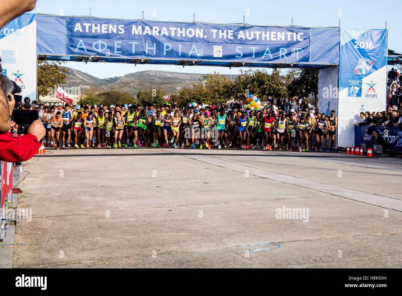 Athens, Greece. 13th Nov, 2016. The race starts. The 34st Athens