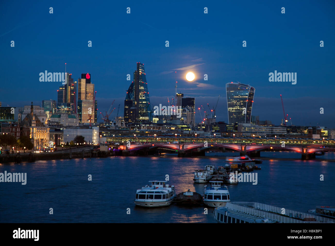The 'Supermoon'  rises across the City of London on 13th Nov 2016 Stock Photo
