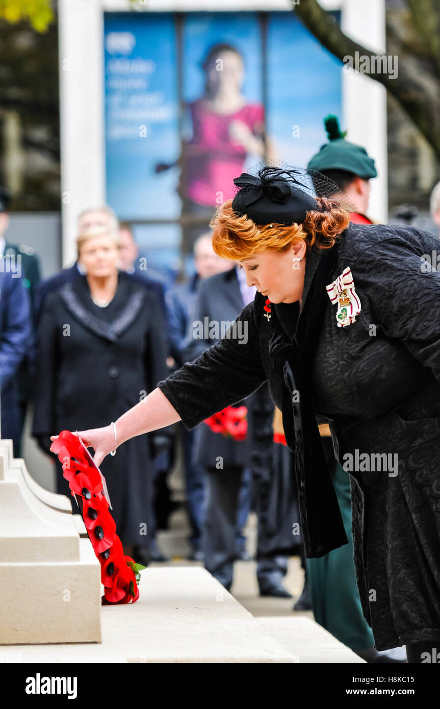 Belfast, Northern, Ireland. 13th Nov, 2016. Lord Lieutenant of Belfast, Mrs Fionnuala Jay-O'Boyle lays a wreath at the Remembrance Sunday service at Belfast City Hall Cenotaph. Credit:  Stephen Barnes/Alamy Live News Stock Photo