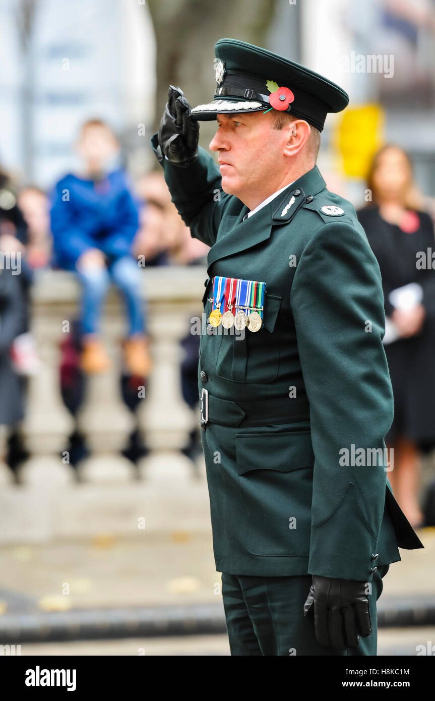 Belfast, Northern, Ireland. 13th Nov, 2016. Representing the PSNI, ACC Alan Todd lays a wreath at the Remembrance Sunday service at Belfast City Hall Cenotaph. Credit:  Stephen Barnes/Alamy Live News Stock Photo