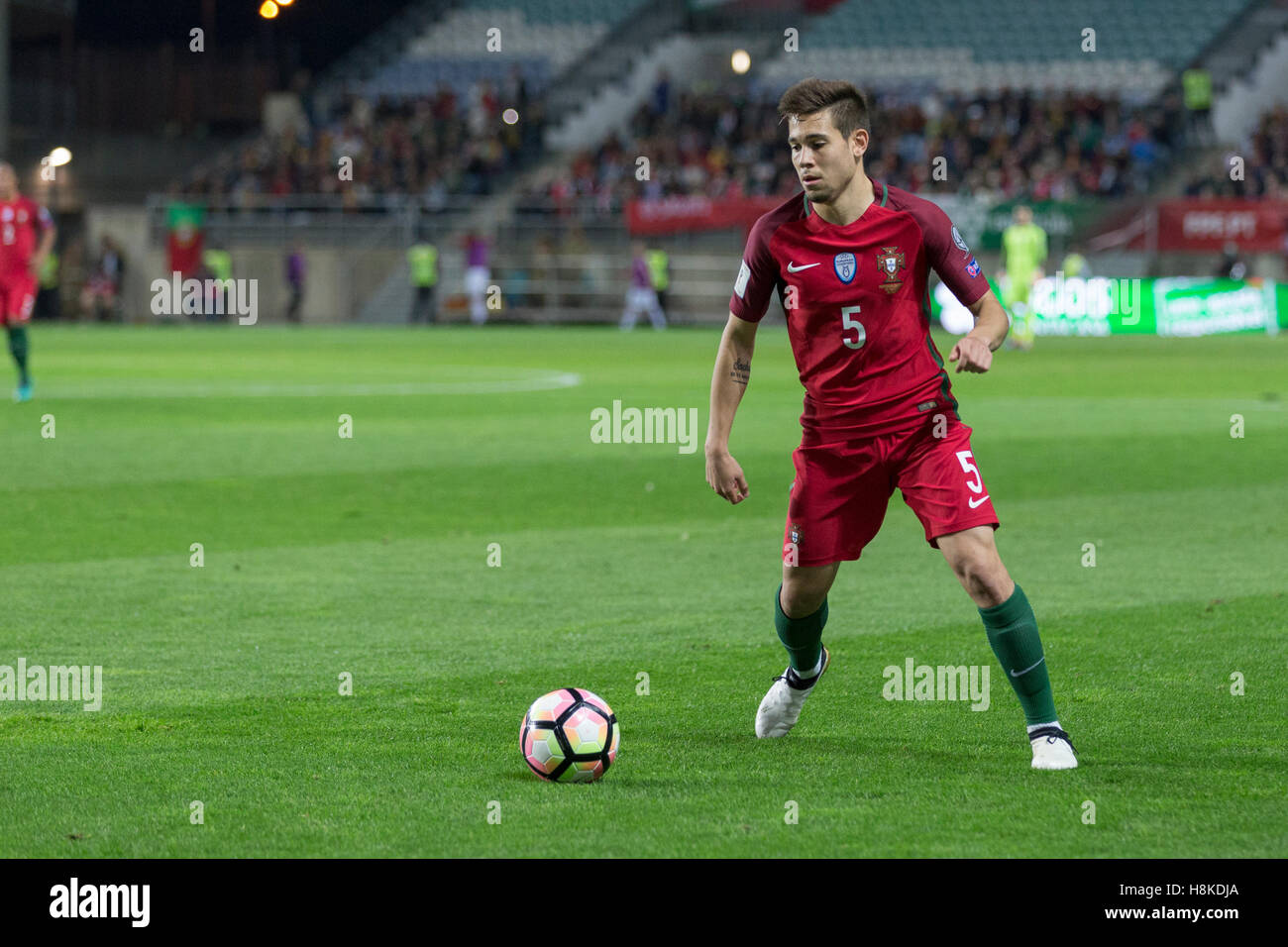 November 12, 2016. Loule, Portugal. PortugalÕs defender Raphael Guerreiro (5) during the FIFA 2018 World Cup Qualifier between Portugal and Latvia © Alexandre de Sousa/Alamy Live News Stock Photo