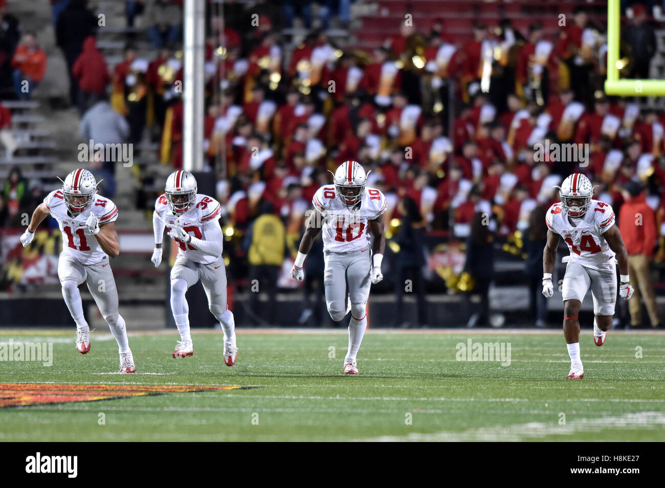 College Park, Maryland, USA. 12th Nov, 2016. The Ohio State Buckeyes kickoff coverage team sprints downfield during a game played at Maryland Stadium at College Park, MD. Ohio State beat Maryland 62-3. © Ken Inness/ZUMA Wire/Alamy Live News Stock Photo