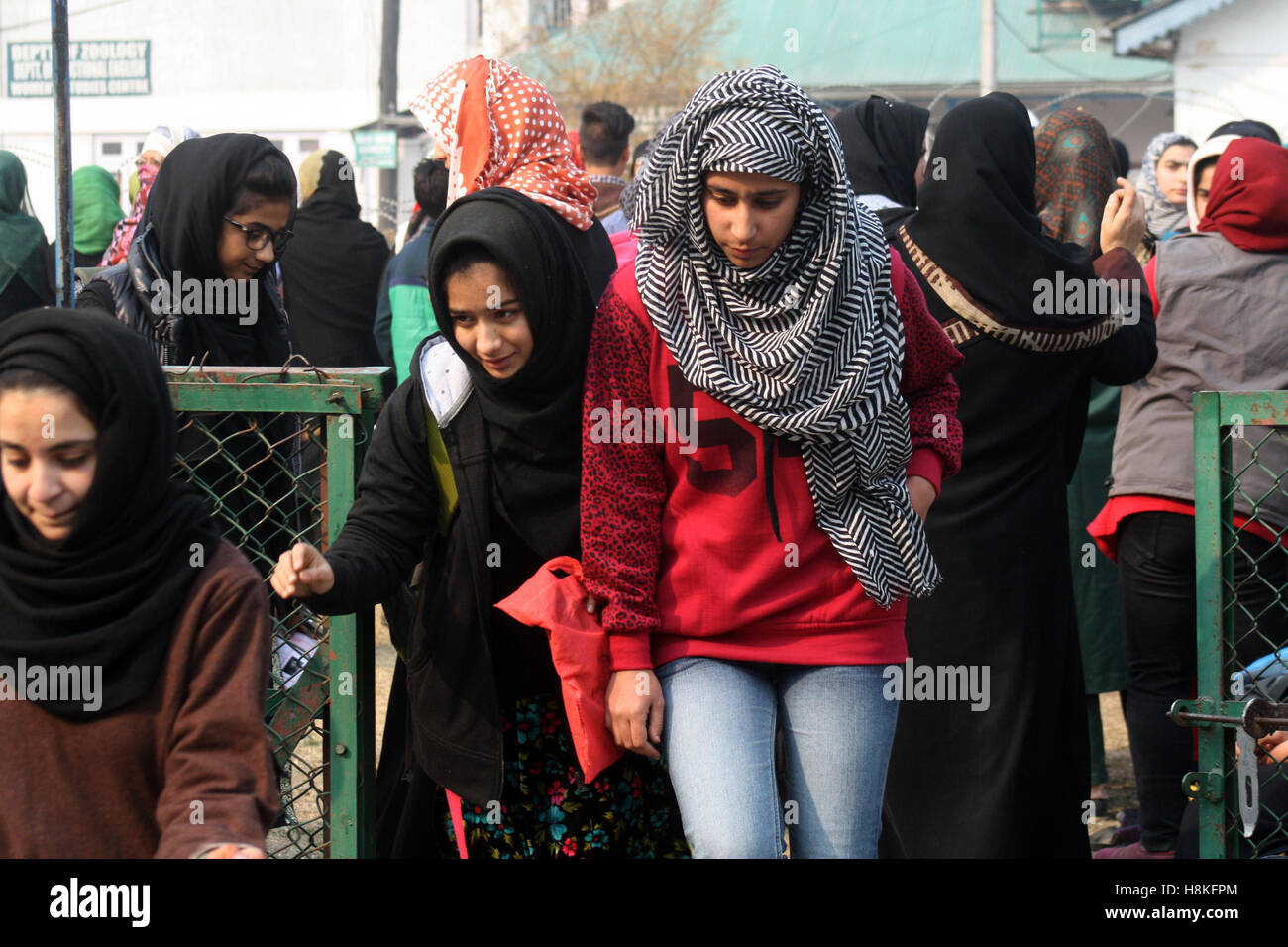 Srinagar, Indian Administered Kashmir14 November.kashmiri students ...