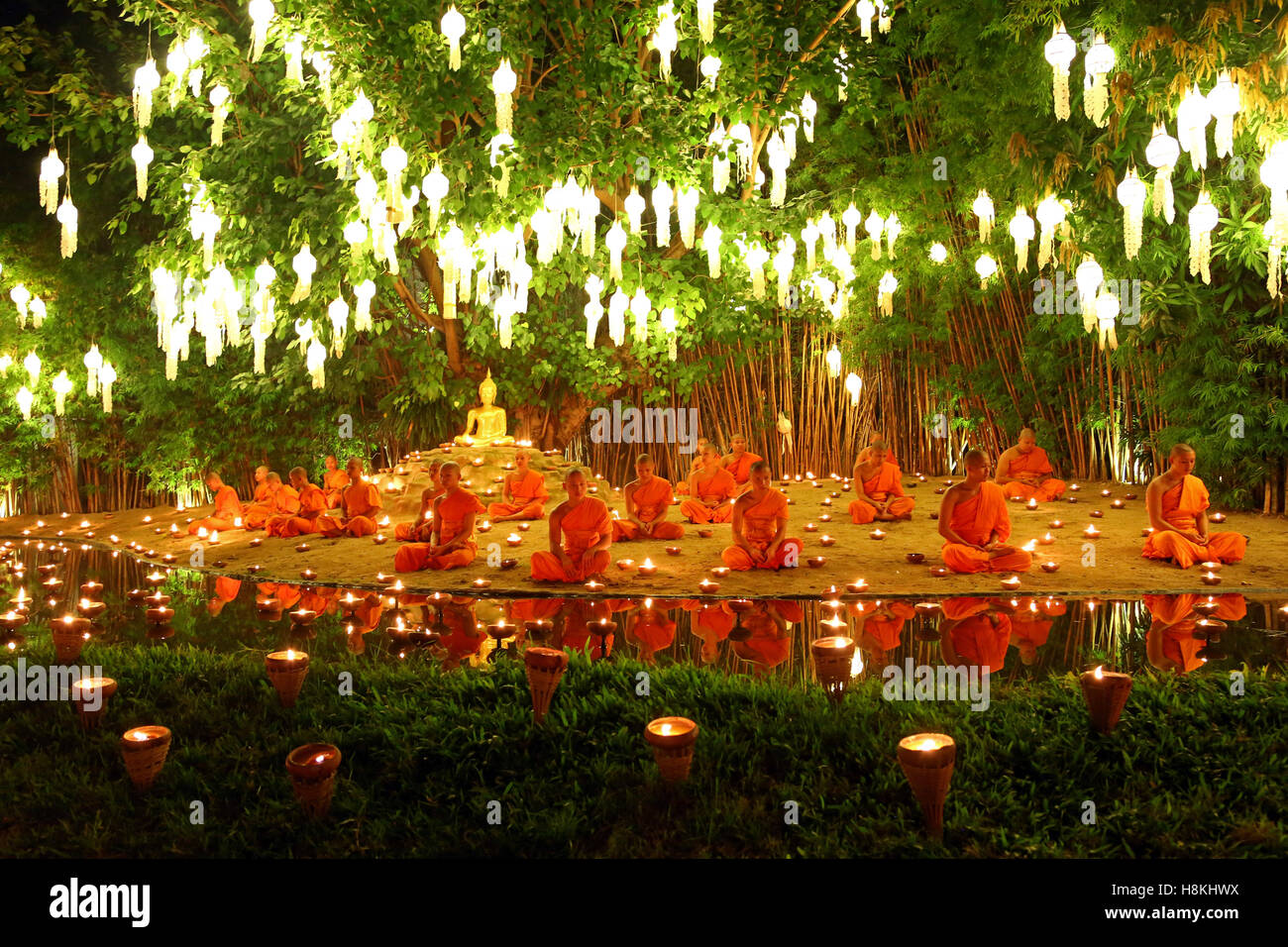 Chiang Mai, Thailand. 14th November 2016. Monks celebrate the Loy Krathong festival at Wat Phan Tao Temple, Chiang Mai, Thailand with candles and sky lanterns in a sombre and moving ceremony which reflects the mourning for King Bhumibol. All the Loy Krathong festivities were reduced in Chiang Mai and across Thailand as a mark for respect, focusing more on the religious aspects of the festival. Credit: Paul Brown/Alamy Live News Stock Photo