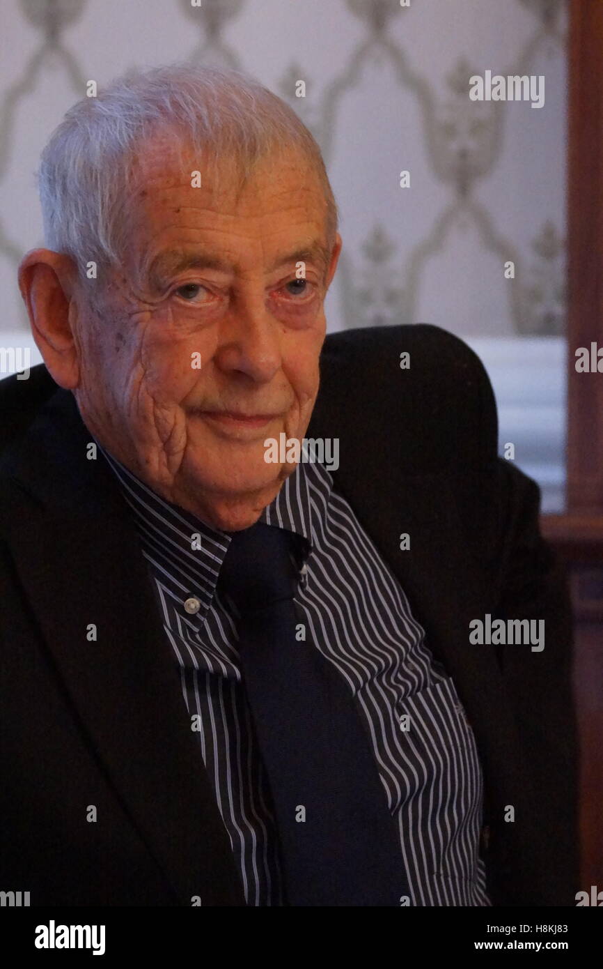 Basil brush derek fowlds hires stock photography and images Alamy