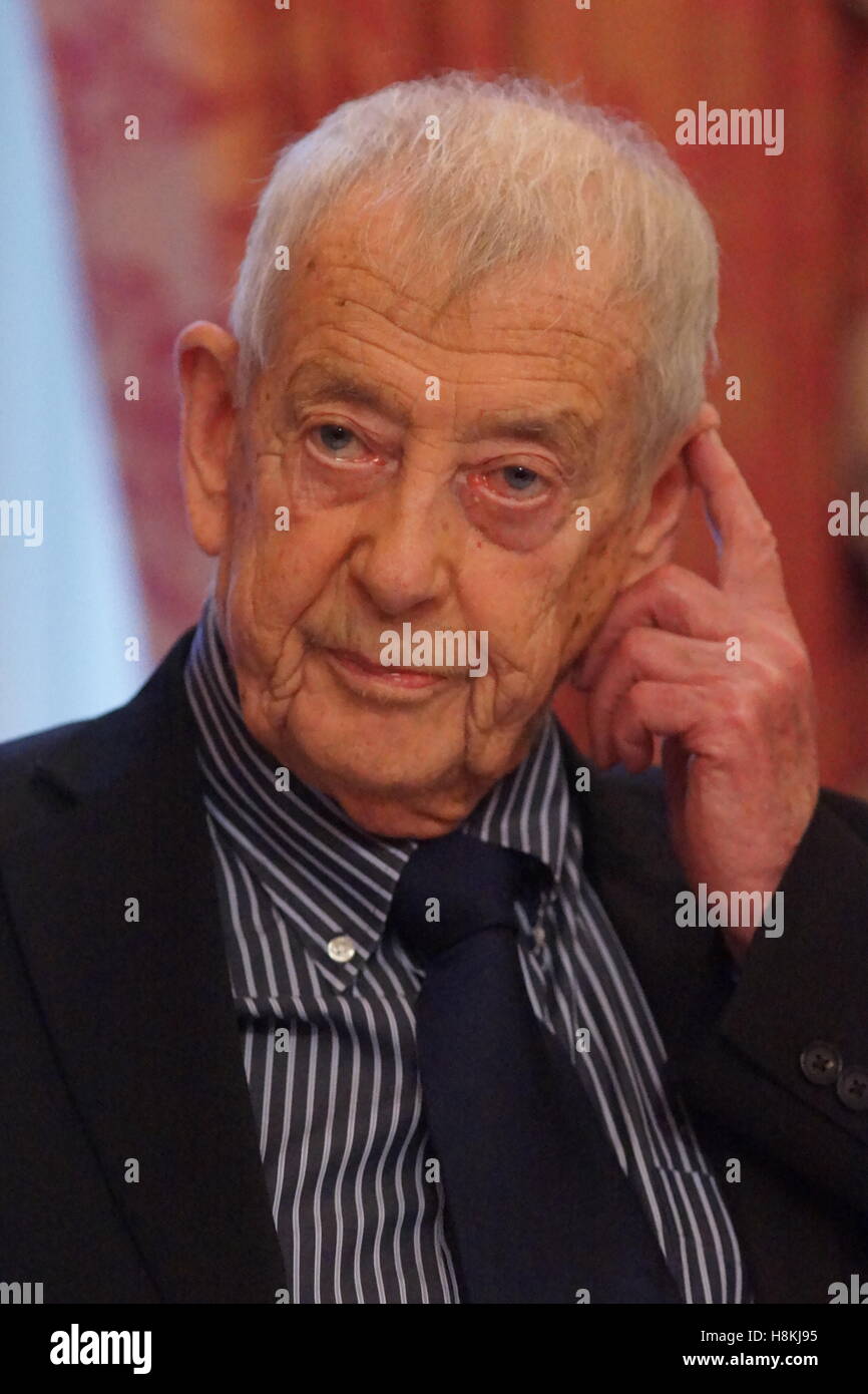 Basil brush derek fowlds hires stock photography and images Alamy