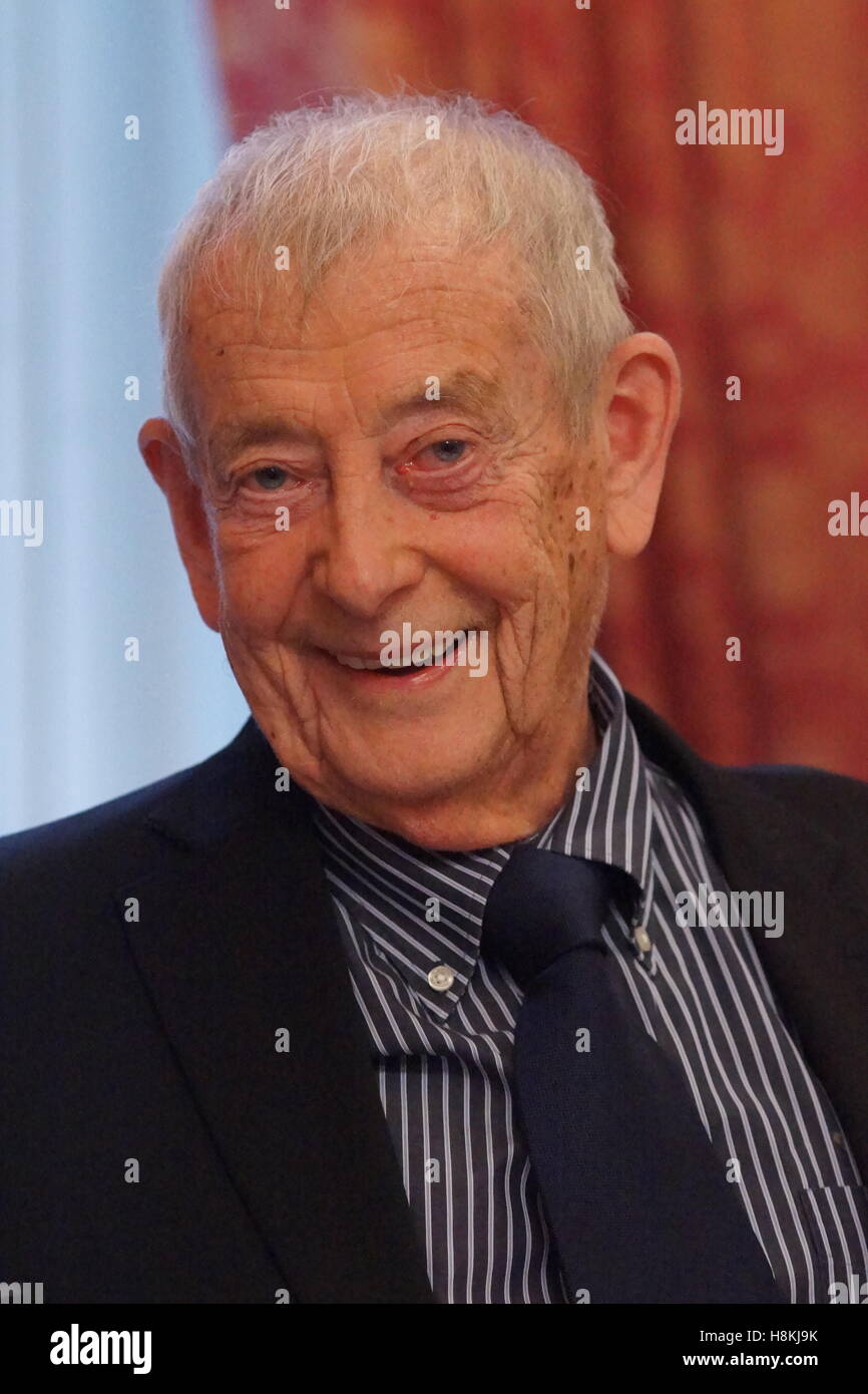 Basil brush derek fowlds hires stock photography and images Alamy
