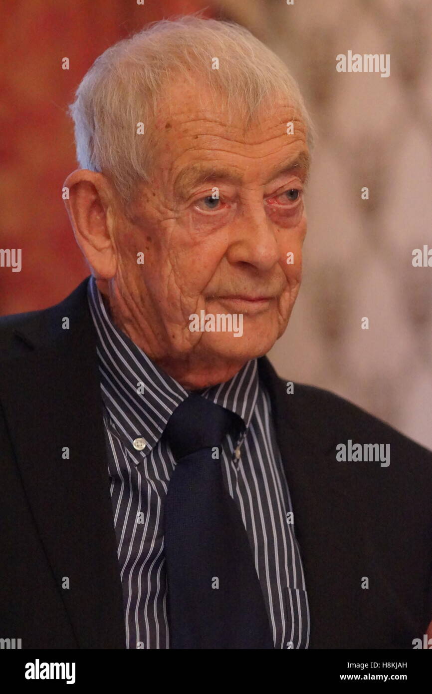 Basil brush derek fowlds hires stock photography and images Alamy