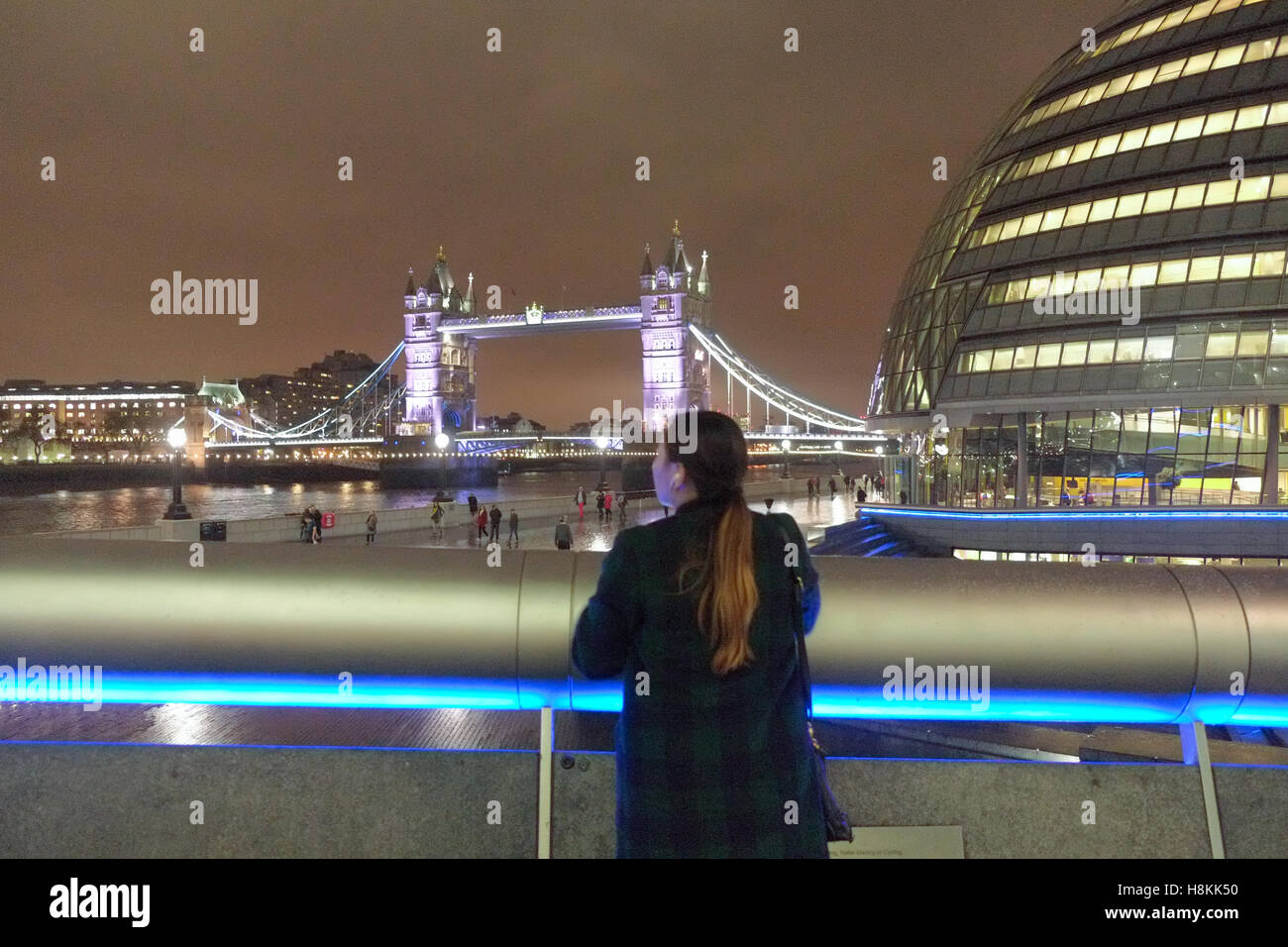 London, UK. 14th November 2016. Very cloudy and overcast evening beside the River Thames, London. claire doherty/Alamy Live News Stock Photo
