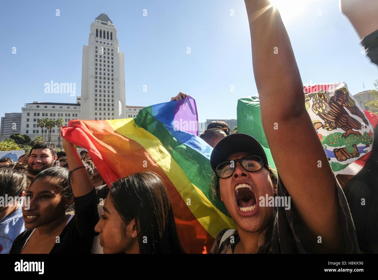 Los Angeles, California, USA. 14th Nov, 2016. High school students ...