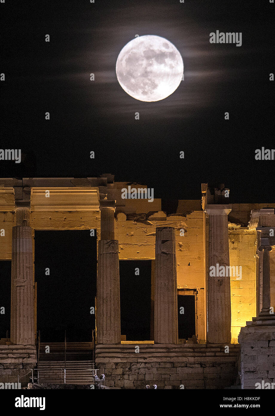 Full moon over acropolis hi-res stock photography and images - Alamy