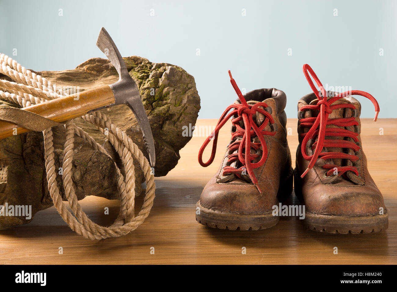 Vintage mountaineering equipment hires stock photography and images