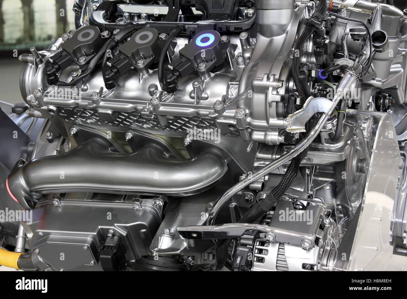 V6 engine hi-res stock photography and images - Alamy