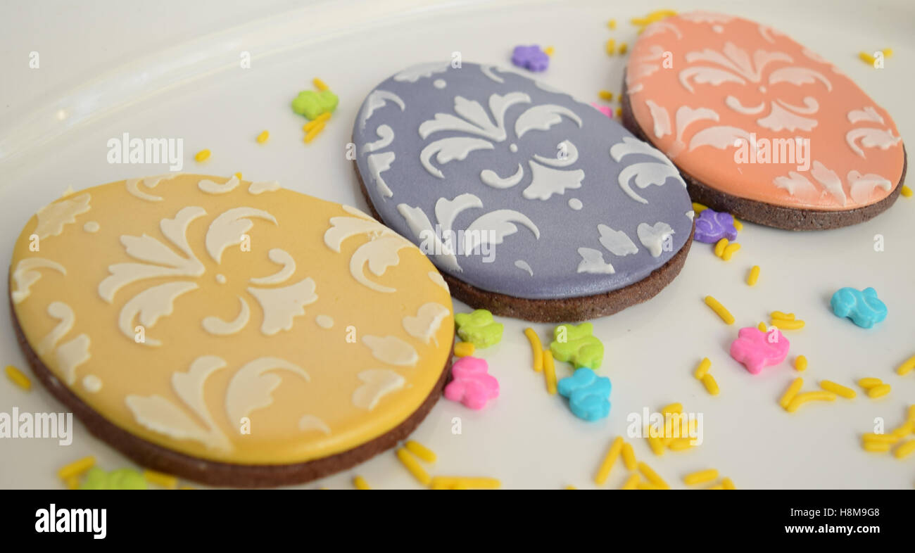 Piping chocolate decorations hires stock photography and images Alamy